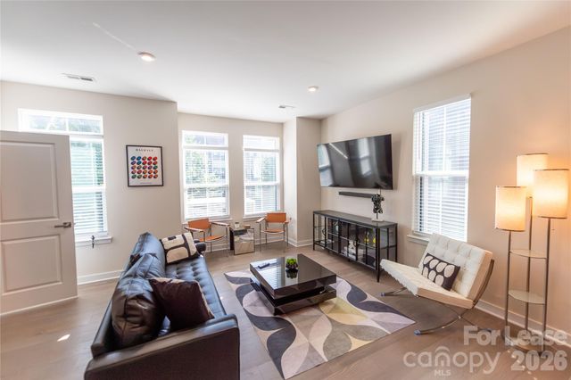 653 Uwharrie River Road, Charlotte, NC 28211