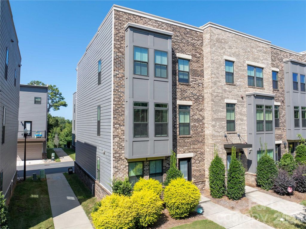 653 Uwharrie River Road, Charlotte, NC 28211