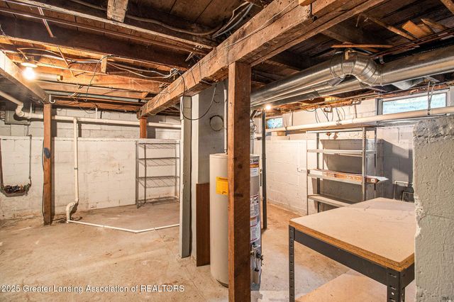 1119 W Miller Road, Lansing, MI 48911