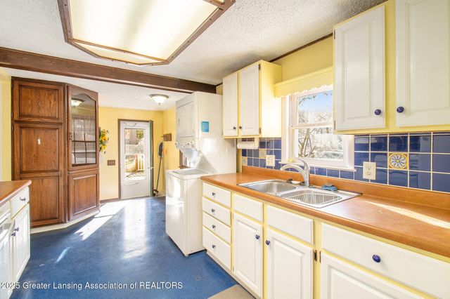 1119 W Miller Road, Lansing, MI 48911