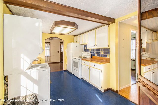 1119 W Miller Road, Lansing, MI 48911