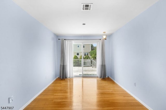 54 Canterbury Dr, Clark Twp., NJ 07066