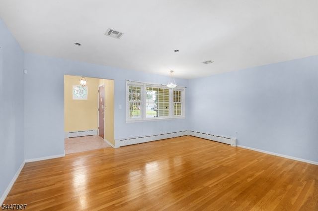 54 Canterbury Dr, Clark Twp., NJ 07066