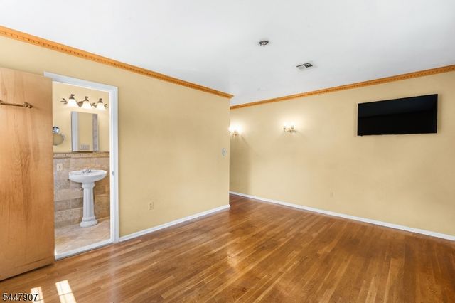54 Canterbury Dr, Clark Twp., NJ 07066
