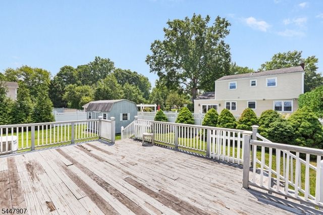 54 Canterbury Dr, Clark Twp., NJ 07066