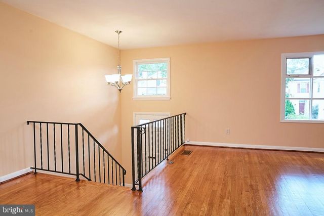 5719 6TH ST N, Arlington, VA 22205