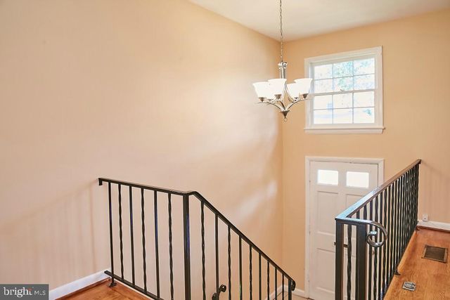 5719 6TH ST N, Arlington, VA 22205
