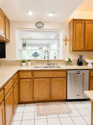 15305 La Valle, Sylmar, CA 91342