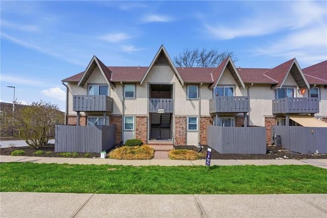 6232 Robinson Street 2, Overland Park, KS 66202