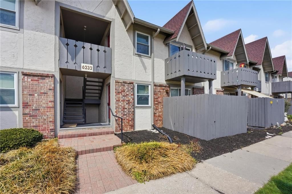 6232 Robinson Street 2, Overland Park, KS 66202