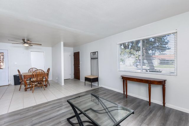 280 N Lillie, Dinuba, CA 93618