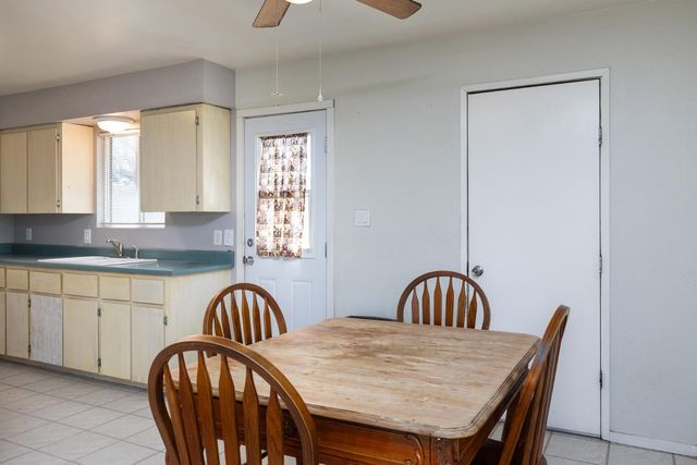 280 N Lillie, Dinuba, CA 93618