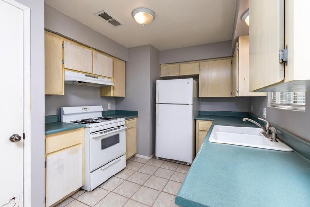 280 N Lillie, Dinuba, CA 93618