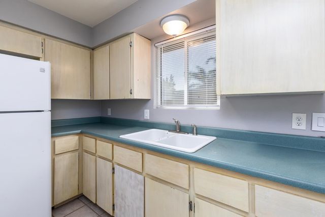 280 N Lillie, Dinuba, CA 93618