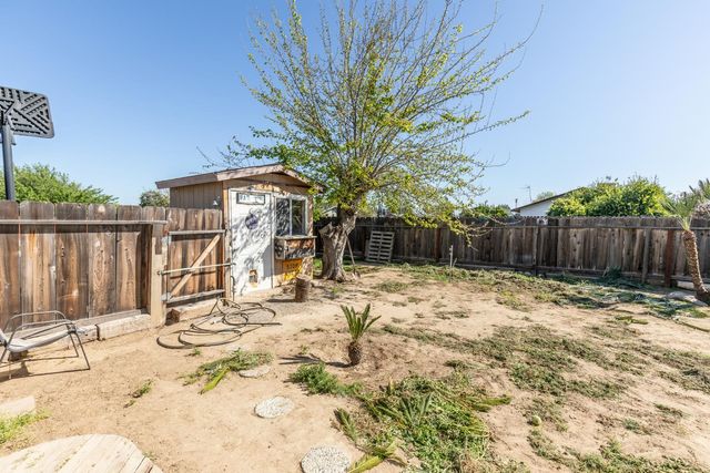 280 N Lillie, Dinuba, CA 93618