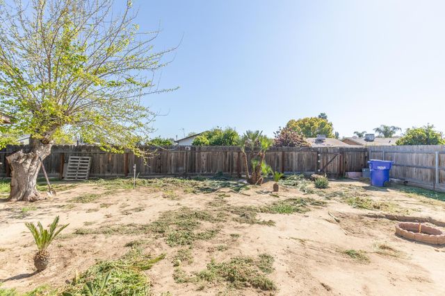 280 N Lillie, Dinuba, CA 93618