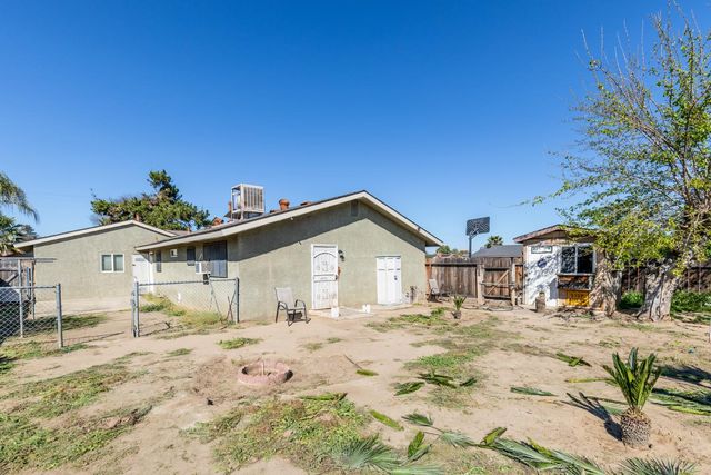 280 N Lillie, Dinuba, CA 93618
