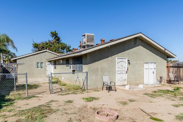280 N Lillie, Dinuba, CA 93618