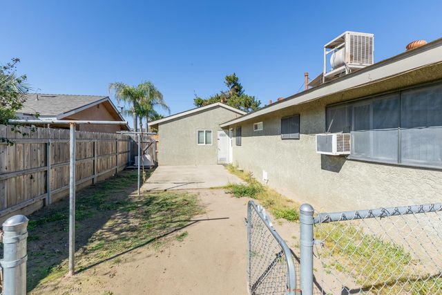 280 N Lillie, Dinuba, CA 93618