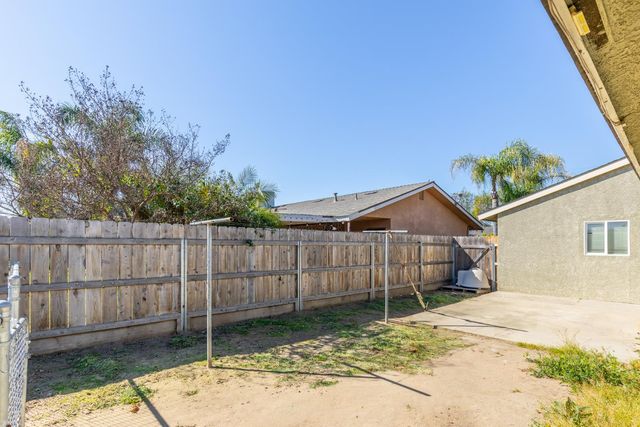 280 N Lillie, Dinuba, CA 93618