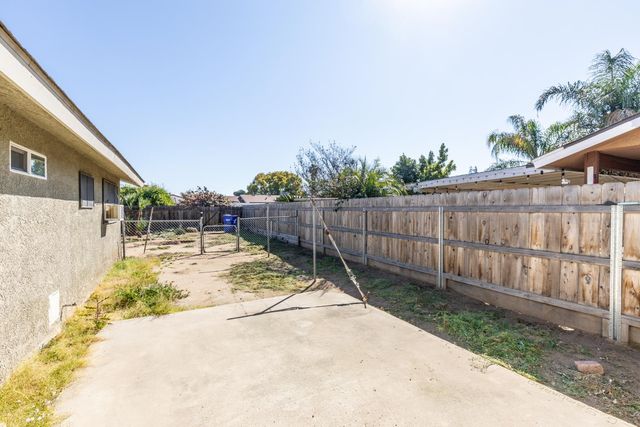 280 N Lillie, Dinuba, CA 93618