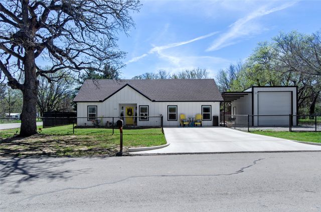 210 Stevens Street, Bridgeport, TX 76426