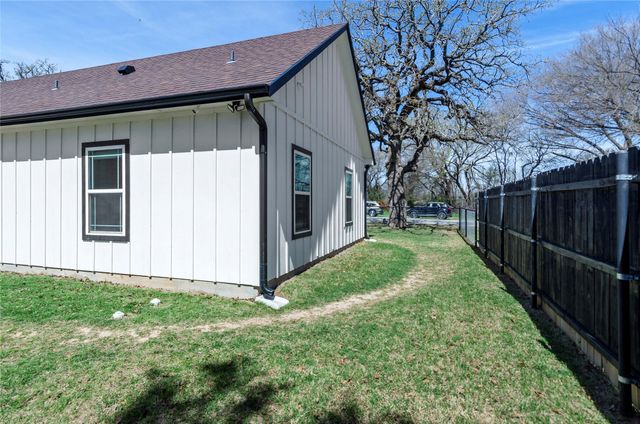 210 Stevens Street, Bridgeport, TX 76426