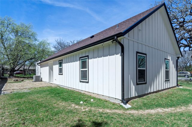 210 Stevens Street, Bridgeport, TX 76426