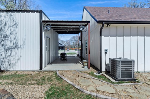 210 Stevens Street, Bridgeport, TX 76426