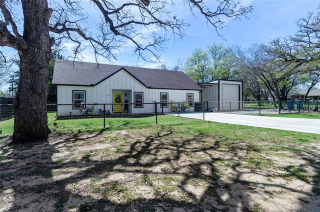 210 Stevens Street, Bridgeport, TX 76426