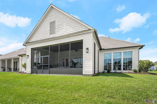 8343 Hattic St, Saint George, LA 70817