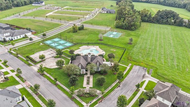 8343 Hattic St, Saint George, LA 70817