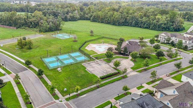 8343 Hattic St, Saint George, LA 70817