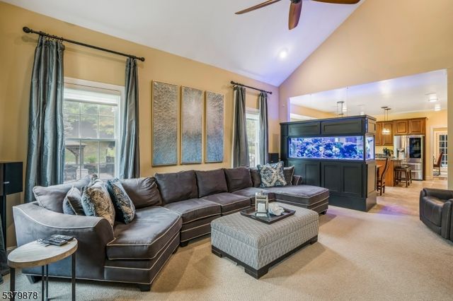 16 Manchur Ct, Raritan Twp., NJ 08822