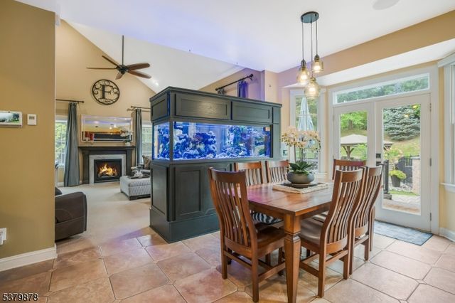 16 Manchur Ct, Raritan Twp., NJ 08822