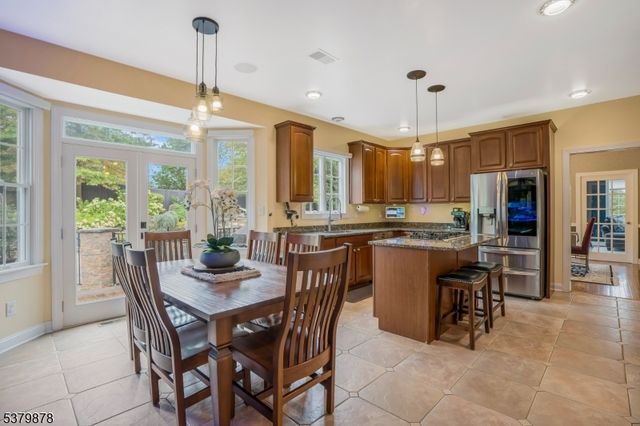 16 Manchur Ct, Raritan Twp., NJ 08822