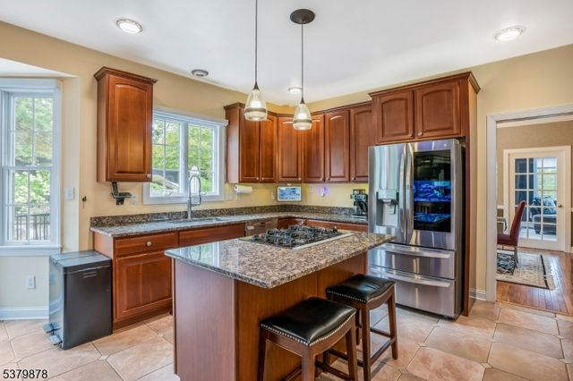 16 Manchur Ct, Raritan Twp., NJ 08822