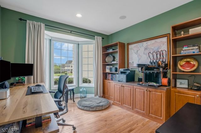 16 Manchur Ct, Raritan Twp., NJ 08822