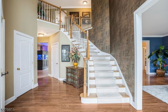 16 Manchur Ct, Raritan Twp., NJ 08822
