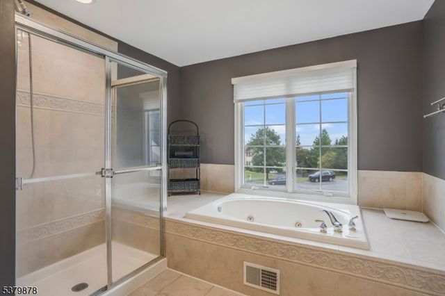 16 Manchur Ct, Raritan Twp., NJ 08822