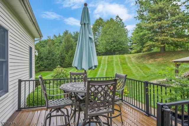 16 Manchur Ct, Raritan Twp., NJ 08822