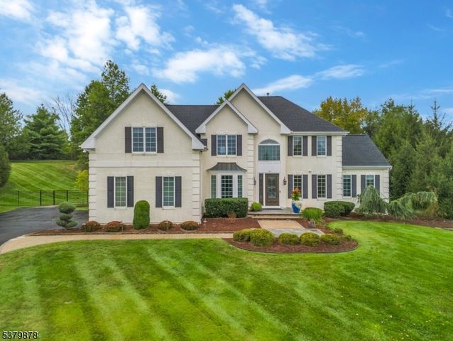 16 Manchur Ct, Raritan Twp., NJ 08822