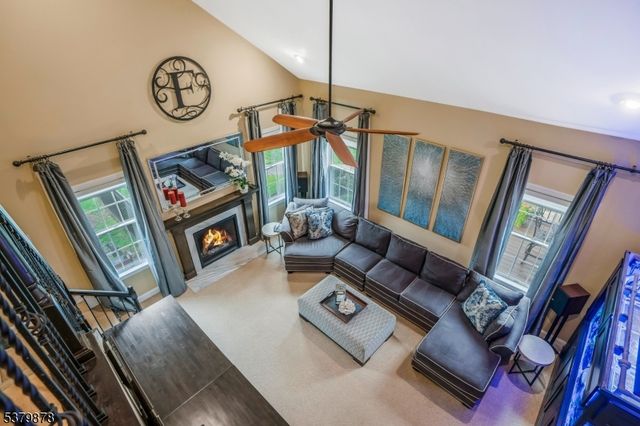 16 Manchur Ct, Raritan Twp., NJ 08822
