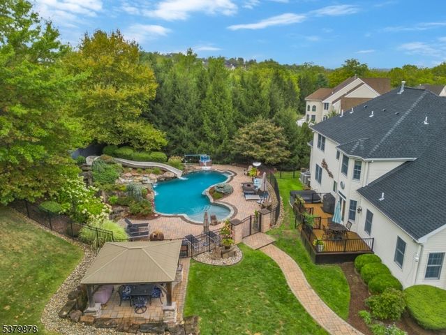 16 Manchur Ct, Raritan Twp., NJ 08822