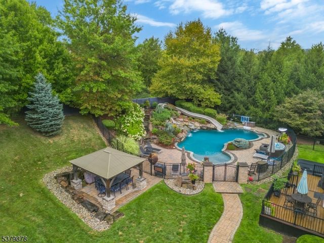 16 Manchur Ct, Raritan Twp., NJ 08822