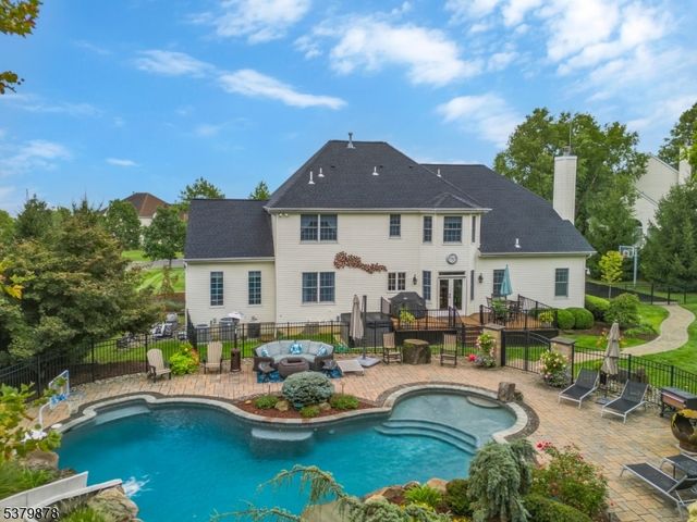 16 Manchur Ct, Raritan Twp., NJ 08822