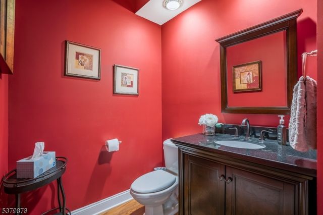 16 Manchur Ct, Raritan Twp., NJ 08822