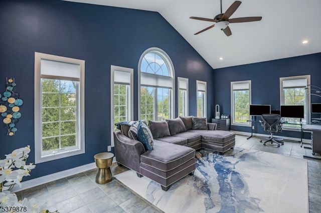 16 Manchur Ct, Raritan Twp., NJ 08822
