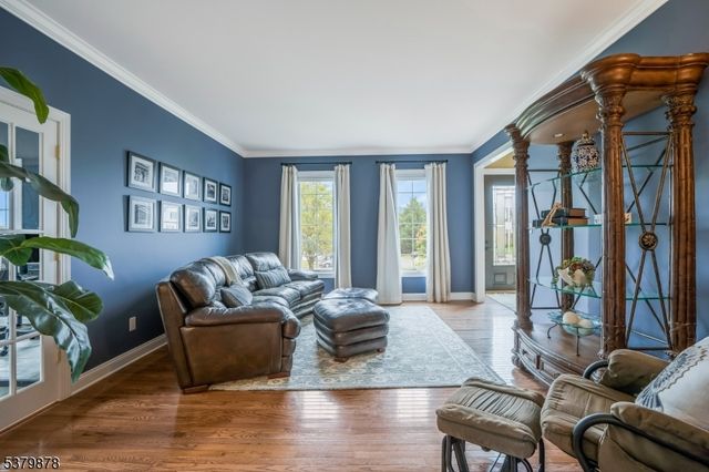 16 Manchur Ct, Raritan Twp., NJ 08822