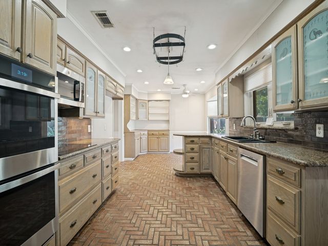 10216 Plummer Drive, Dallas, TX 75228